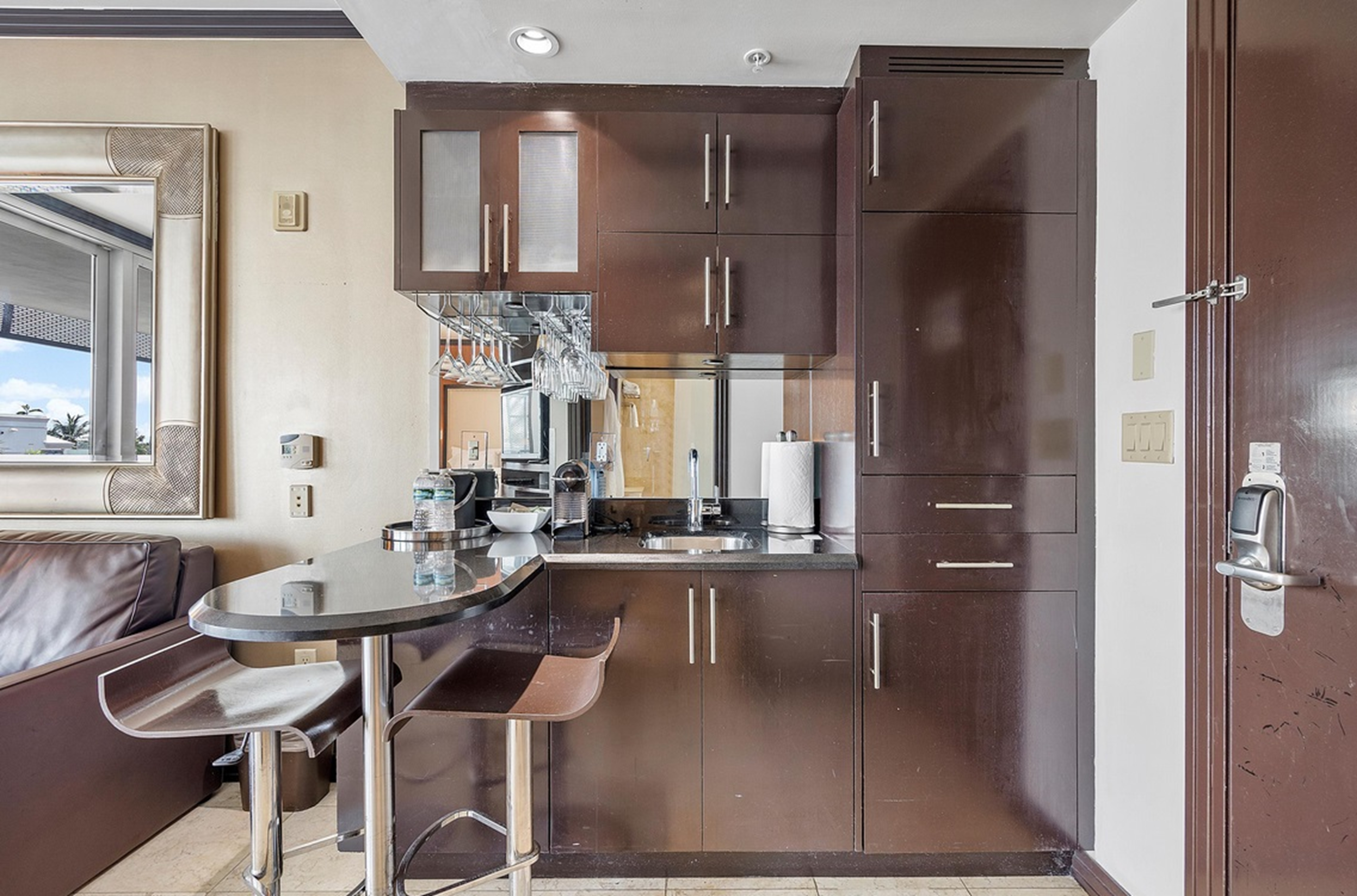 SBV Luxury Ocean Hotel Suites — photo 21 of 22